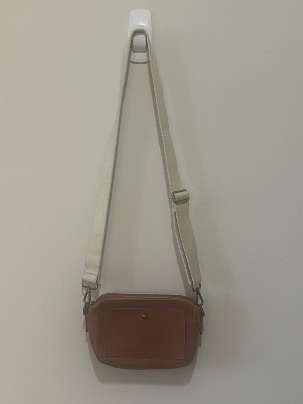 Madewell Transport Camera Bag in English Saddle leather with a cotton strap